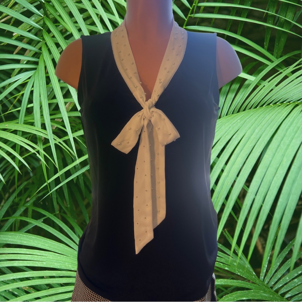 Elegant Karl Lagerfeld Women’s Top with Pearl Bow🤍🤍⚪️